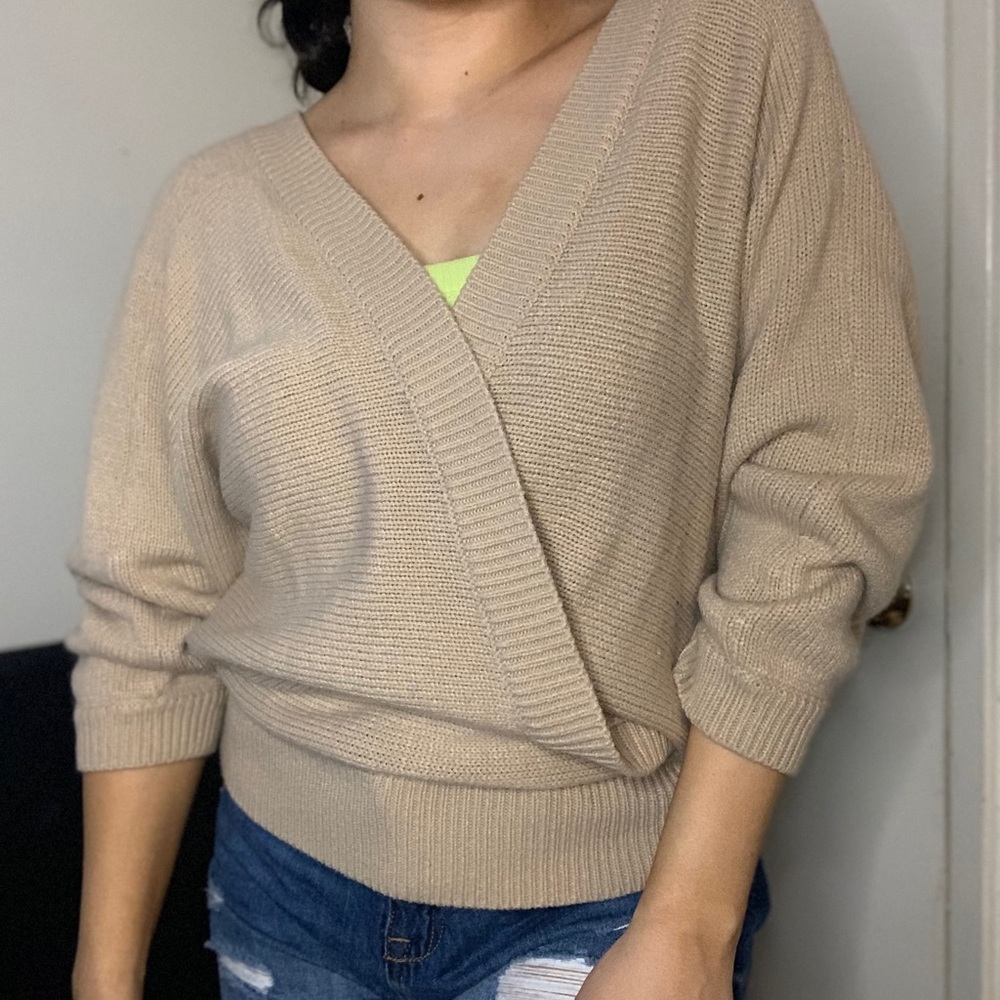 BEIGE OVERSIZED FASHION NOVA SWEATER!!